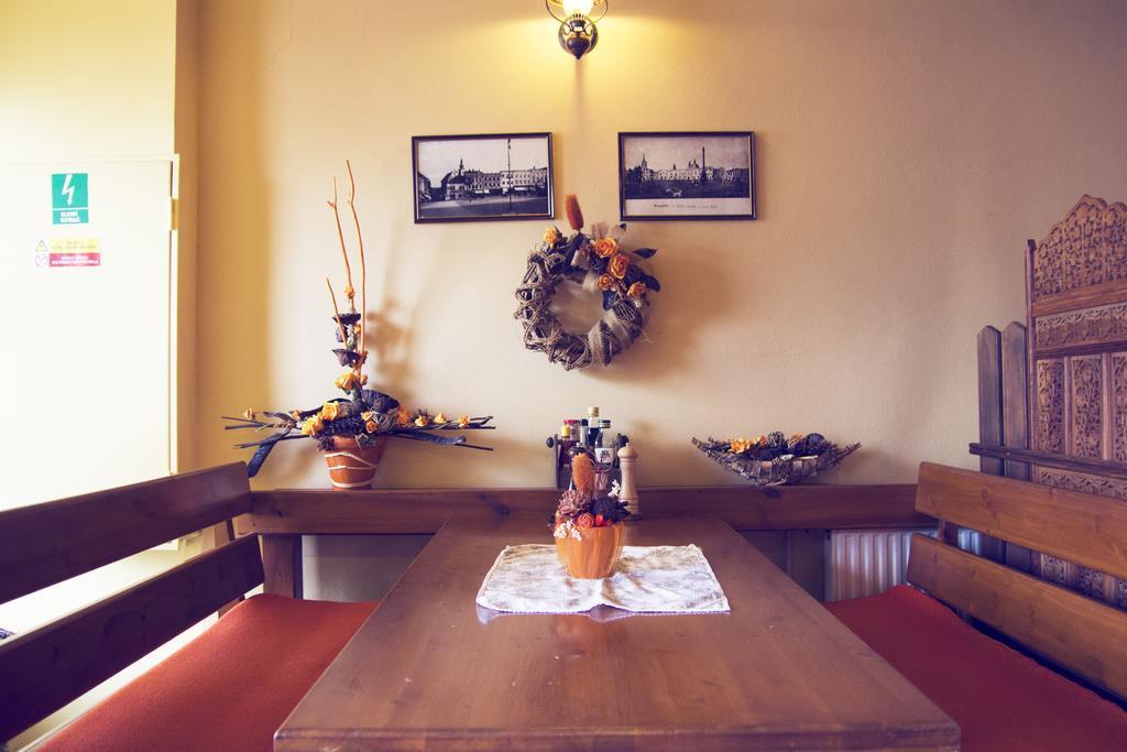 Hotel Excellent Kroměříž מראה חיצוני תמונה