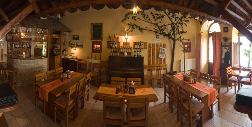 Hotel Excellent Kroměříž מראה חיצוני תמונה