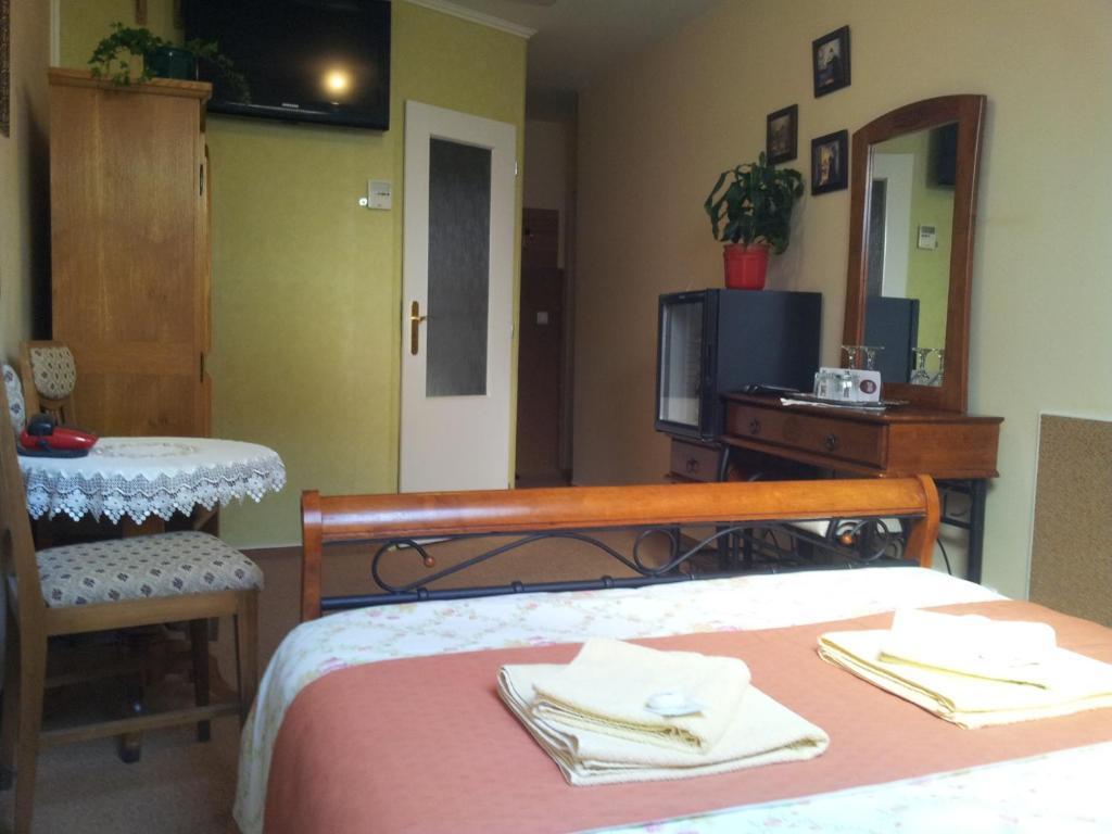 Hotel Excellent Kroměříž חדר תמונה