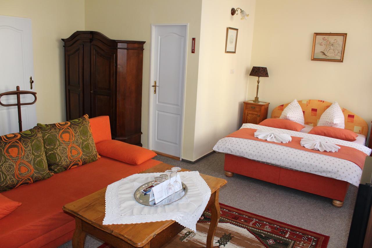 Hotel Excellent Kroměříž מראה חיצוני תמונה