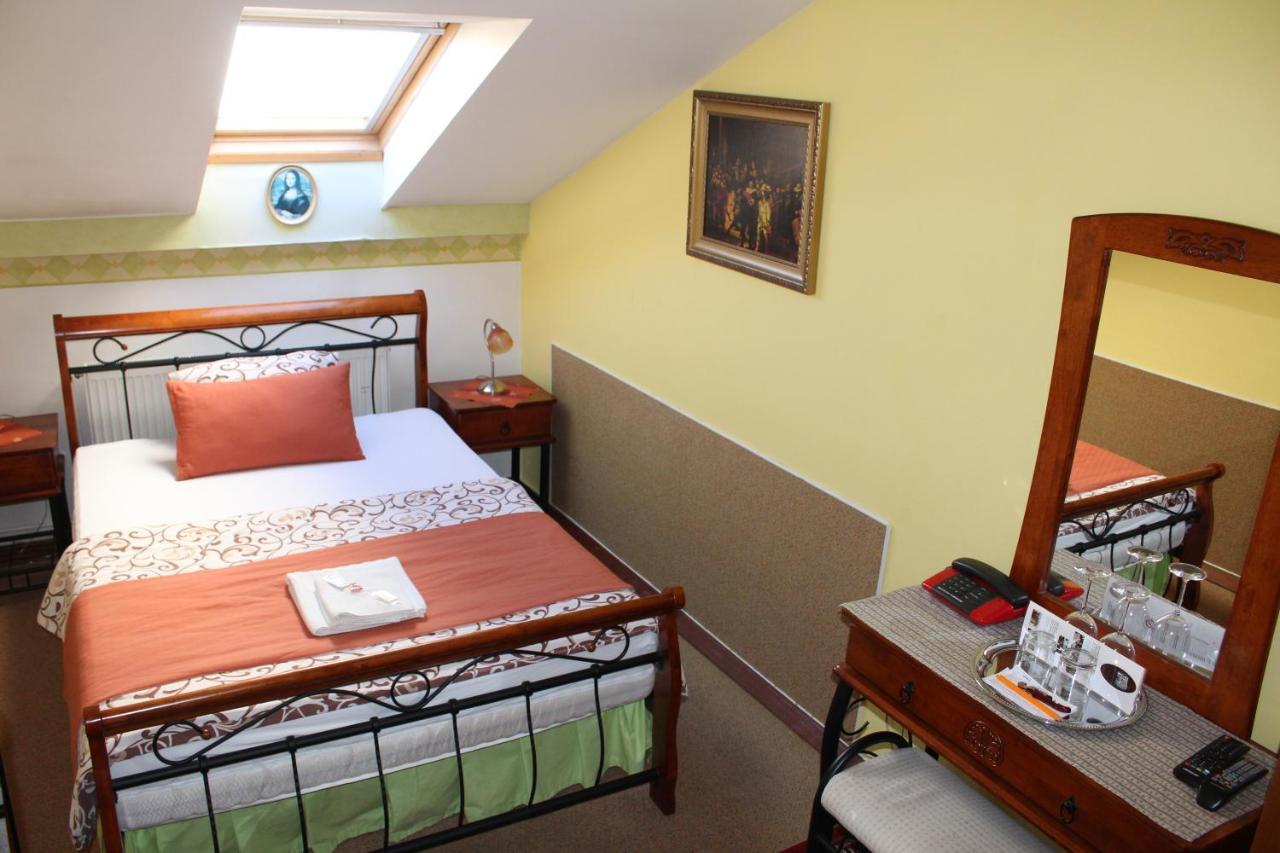 Hotel Excellent Kroměříž מראה חיצוני תמונה