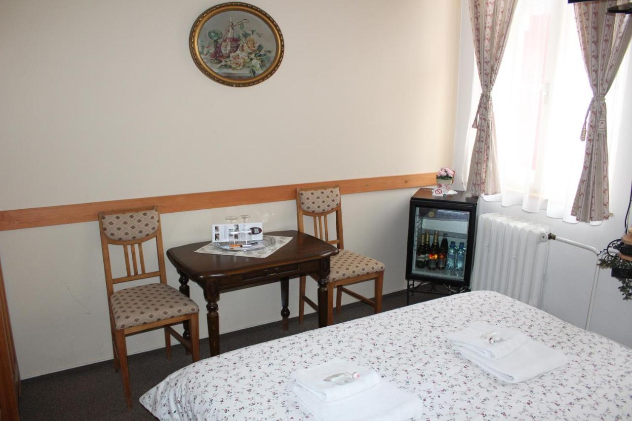 Hotel Excellent Kroměříž מראה חיצוני תמונה