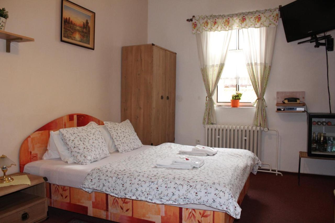 Hotel Excellent Kroměříž מראה חיצוני תמונה