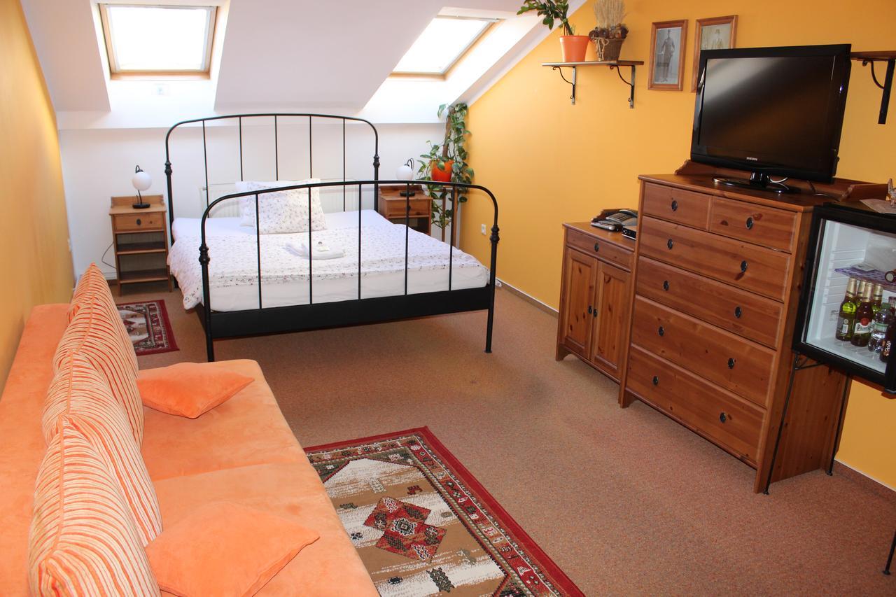 Hotel Excellent Kroměříž מראה חיצוני תמונה