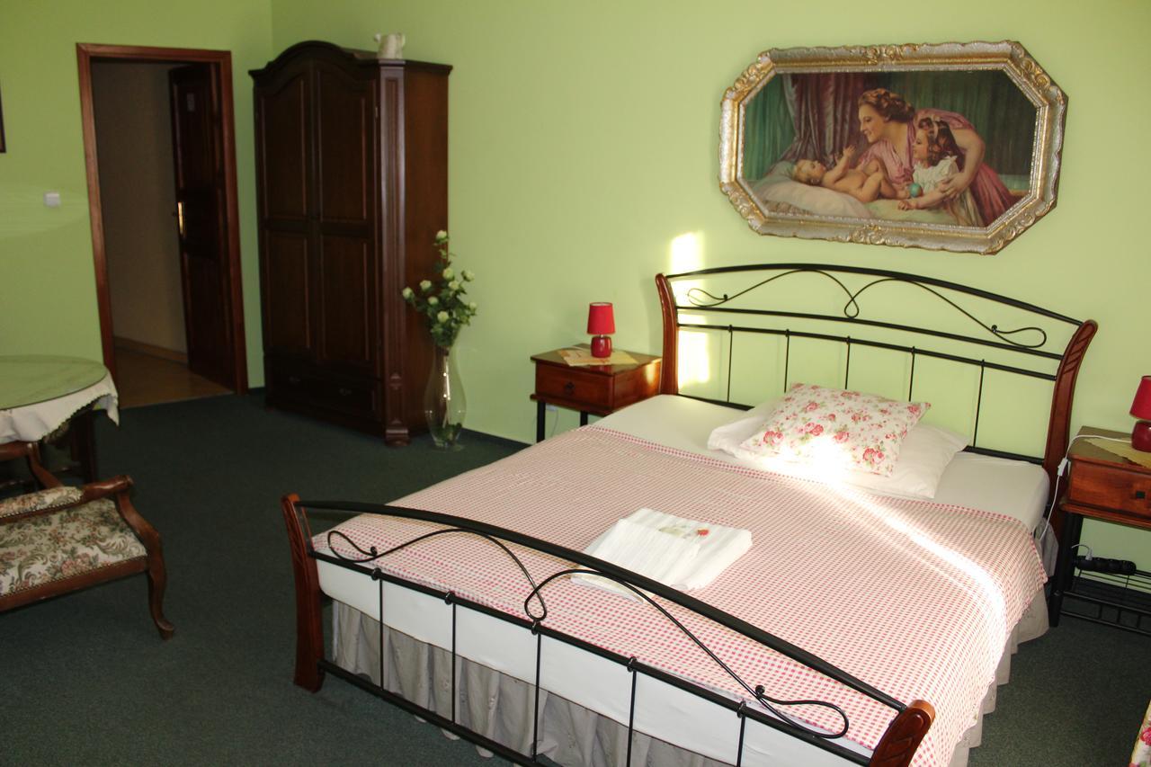 Hotel Excellent Kroměříž מראה חיצוני תמונה