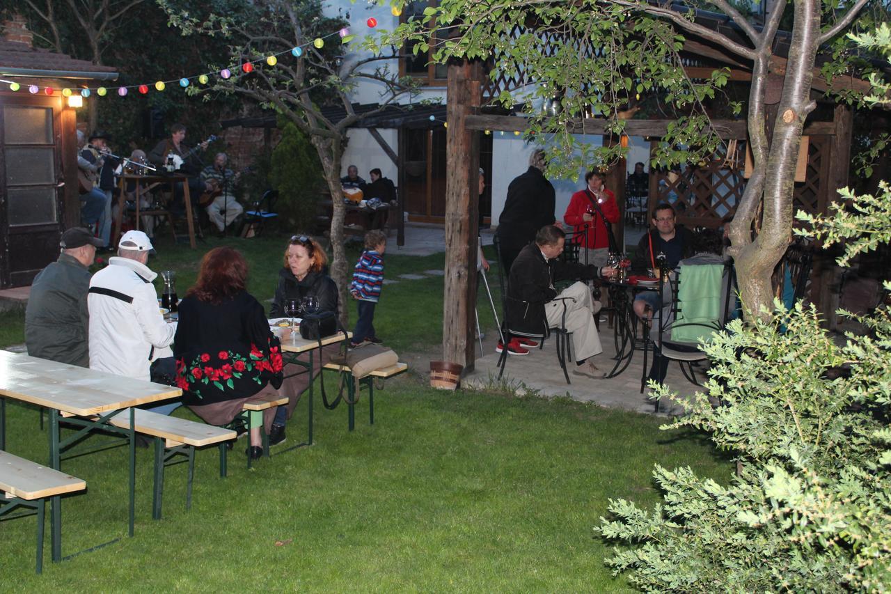 Hotel Excellent Kroměříž מראה חיצוני תמונה